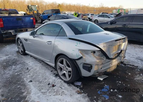 2013 Mercedes-Benz Slk 250 z USA, uszkodzony, nr VIN WDDPK4HA1DF059743